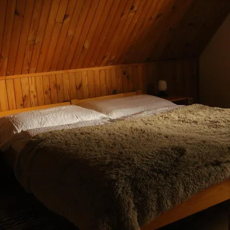 Chalet Bully 242/b *